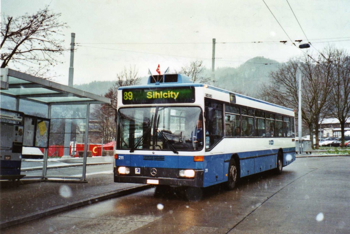 (123'010) - VBZ Zrich - Nr. 211/ZH 588'211 - Mercedes am 13. Dezember 2009 in Zrich, Strassenverkehrsamt