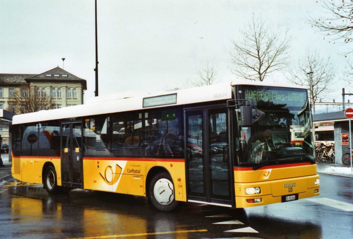 (123'324) - CarPostal Ouest - VD 392'846 - MAN am 23. Dezember 2009 beim Bahnhof Yverdon