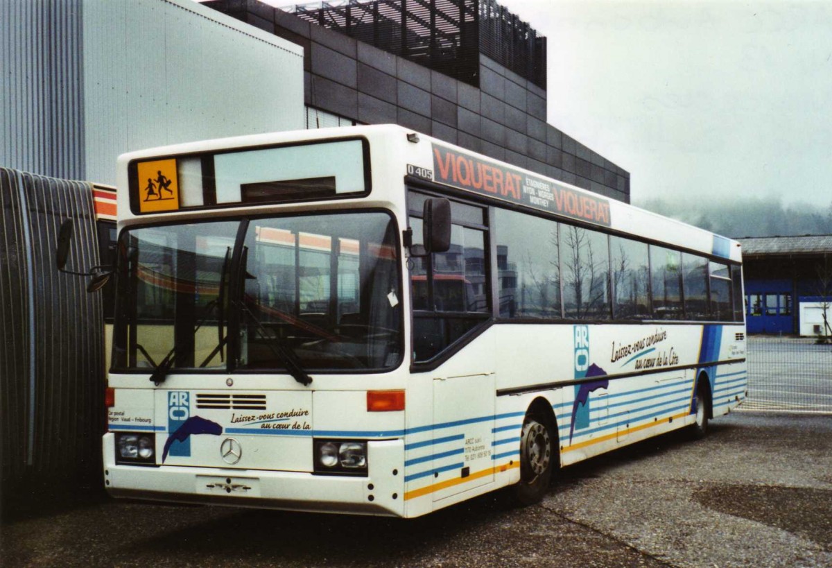 (123'422) - ARCC Aubonne - Nr. 13 - Mercedes am 1. Januar 2010 in Biel, Rattinbus