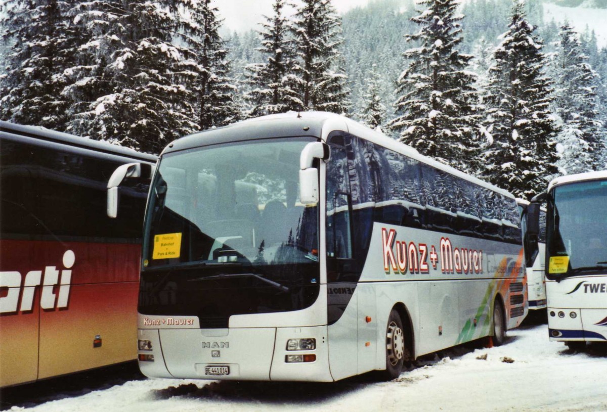 (123'637) - Kunz+Maurer, Burgistein - Nr. 14/BE 441'014 - Neoplan am 9. Januar 2010 in Adelboden, Unter dem Birg