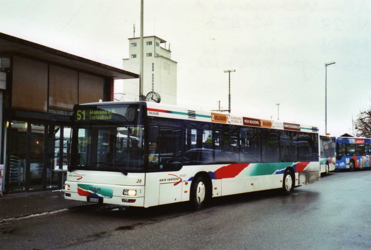 (124'127) - ASm Langenthal - Nr. 28/BE 421'423 - MAN am 11. Januar 2010 beim Bahnhof Herzogenbuchsee