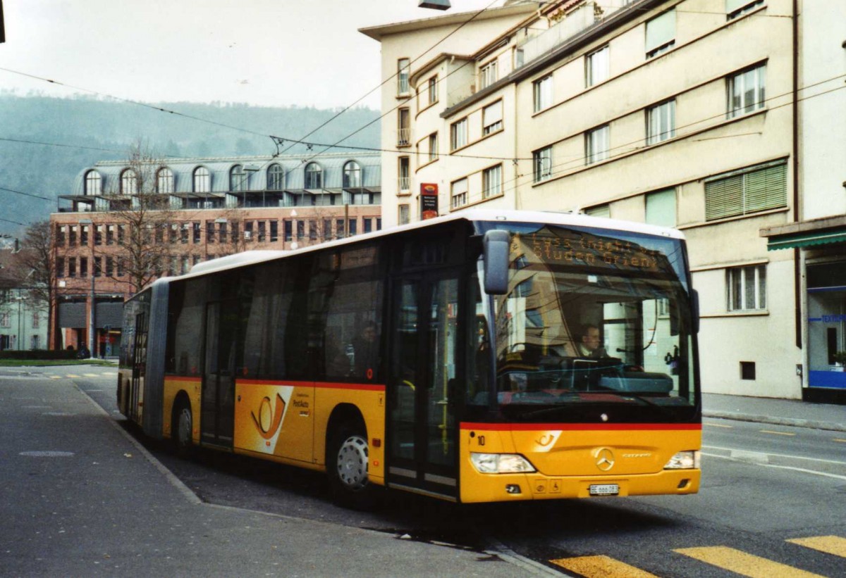 (124'216) - AVA Aarberg - Nr. 10/BE 666'083 - Mercedes am 23. Januar 2010 beim Bahnhof Biel 