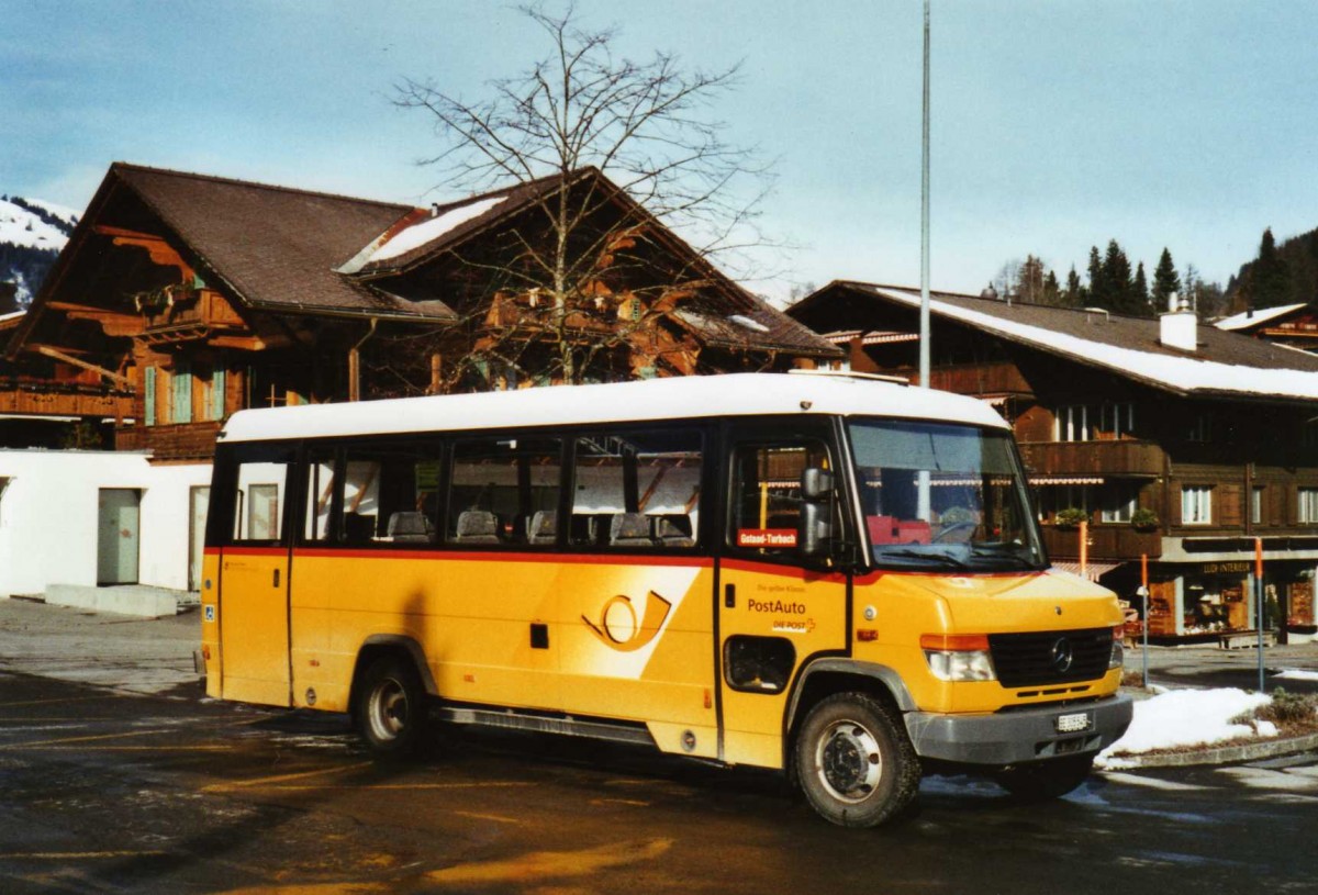 (124'236) - Kbli, Gstaad - BE 305'545 - Mercedes/Kusters am 24. Januar 2010 beim Bahnhof Gstaad