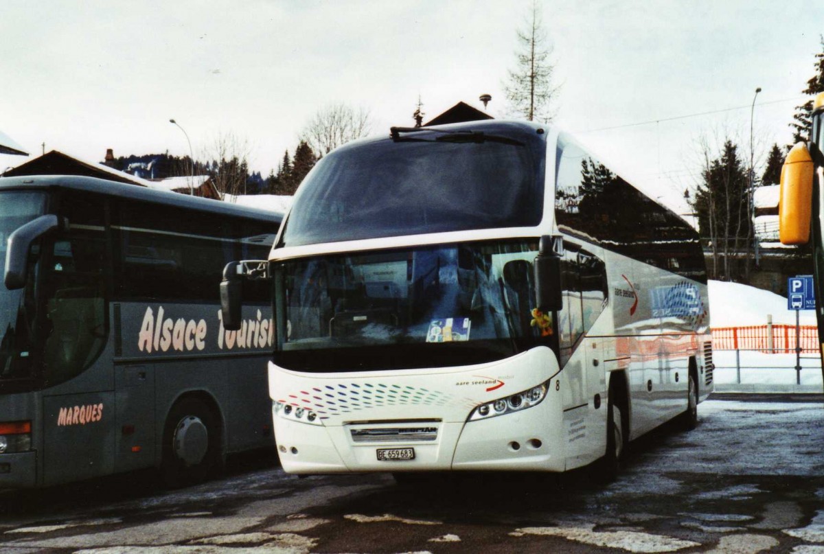 (124'311) - ASm Langenthal - Nr. 8/BE 659'683 - Neoplan am 24. Januar 2010 beim Bahnhof Saanenmser