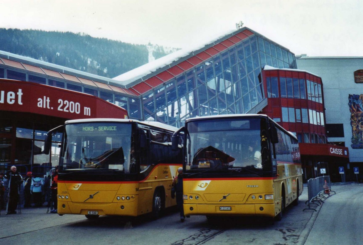 (124'630) - Lathion, Sion - Nr. 14/VS 5368 + Nr. 6/VS 211'611 - Volvo am 9. Mrz 2010 in Haute-Nendaz, Tl