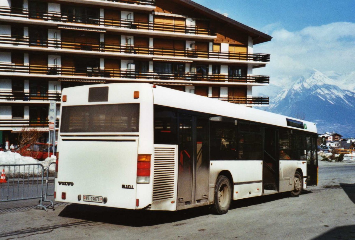 (124'703) - Lathion, Sion - Nr. 13/VS 19'078 - Volvo/Steyr (ex AHW Horgen Nr. 3; ex Vorfhrfahrzeug) am 9. Mrz 2010 in Haute-Nendaz, Tl