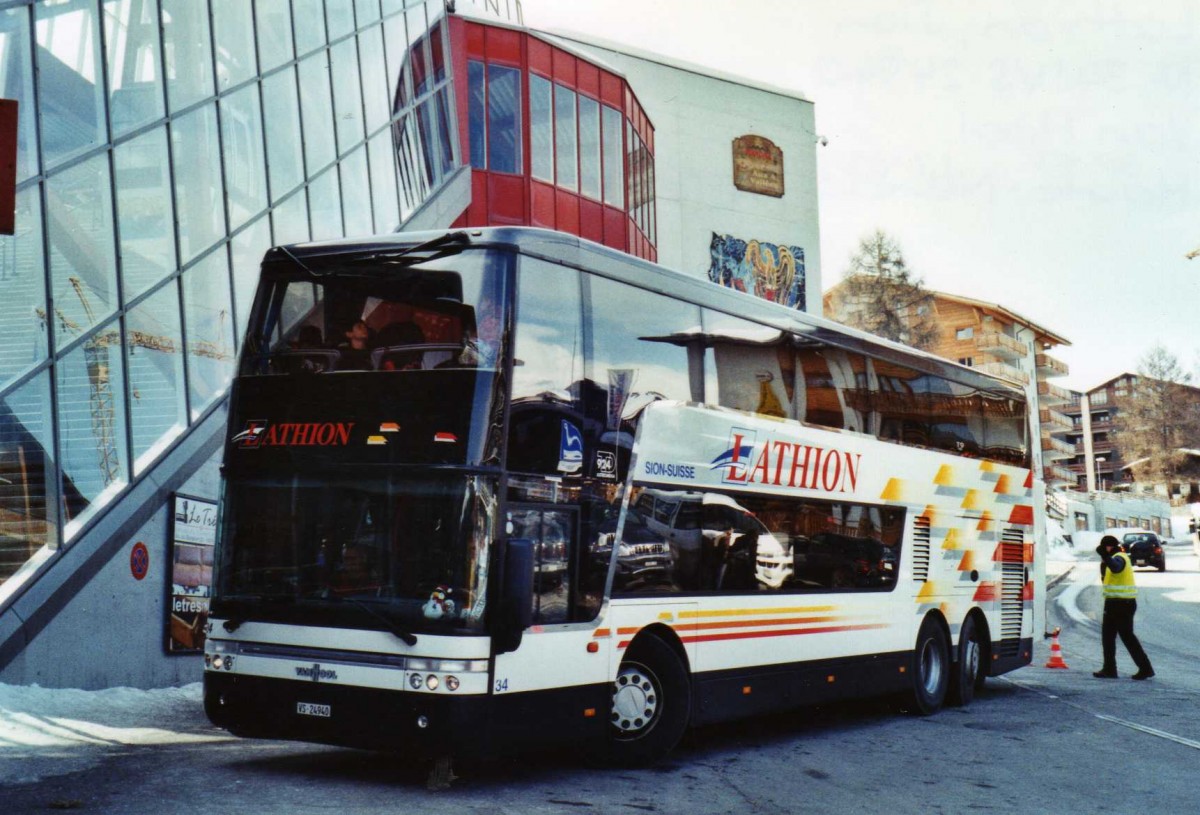 (124'704) - Lathion, Sion - Nr. 34/VS 24'940 - Van Hool am 9. Mrz 2010 in Haute-Nendaz, Tl