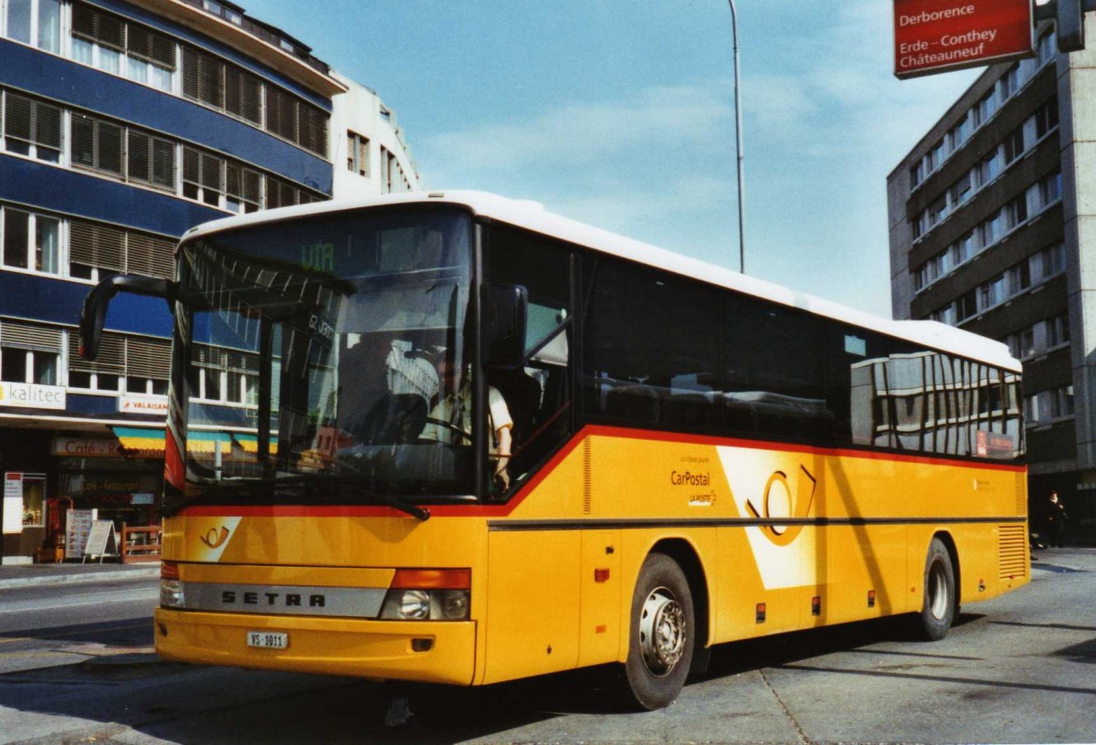 (124'714) - Evquoz, Erde - VS 1011 - Setra am 9. Mrz 2010 beim Bahnhof Sion