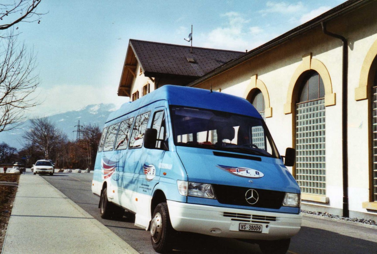 (124'720) - LLB Susten - Nr. 9/VS 38'009 - Mercedes am 9. Mrz 2010 in Leuk, Garage