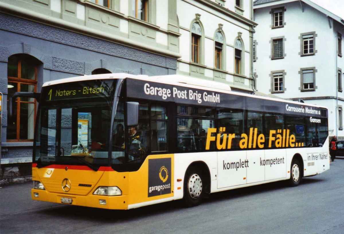 (124'732) - PostAuto Wallis - VS 241'963 - Mercedes am 9. Mrz 2010 beim Bahnhof Brig