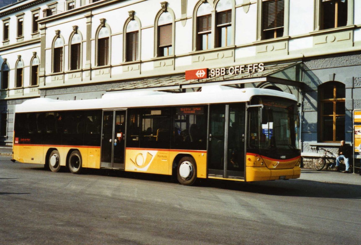 (124'834) - PostAuto Wallis - VS 241'983 - Scania/Hess am 12. Mrz 2010 beim Bahnhof Brig