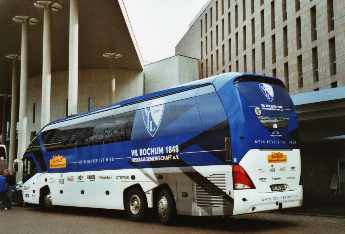 (125'313) - Overhoff, Marl - RE-BO 888 - Neoplan am 3. April 2010 beim Bahnhof Freiburg