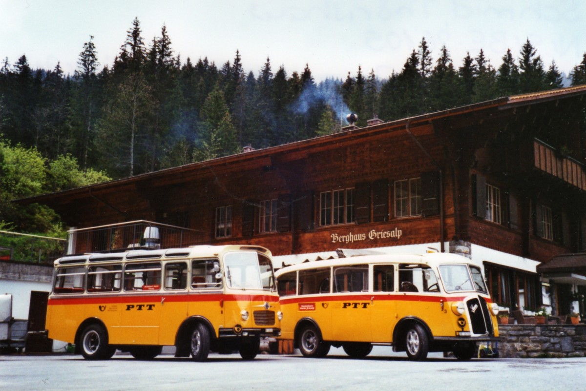 (126'704) - Schmid, Thrishaus - Nr. 9/BE 26'105 - Saurer/R&J (ex Geiger, Adelboden Nr. 9) + Nr. 3/BE 26'760 - Saurer/Gangloff (ex Geiger, Adelboden Nr. 3) am 29. Mai 2010 auf der Griesalp