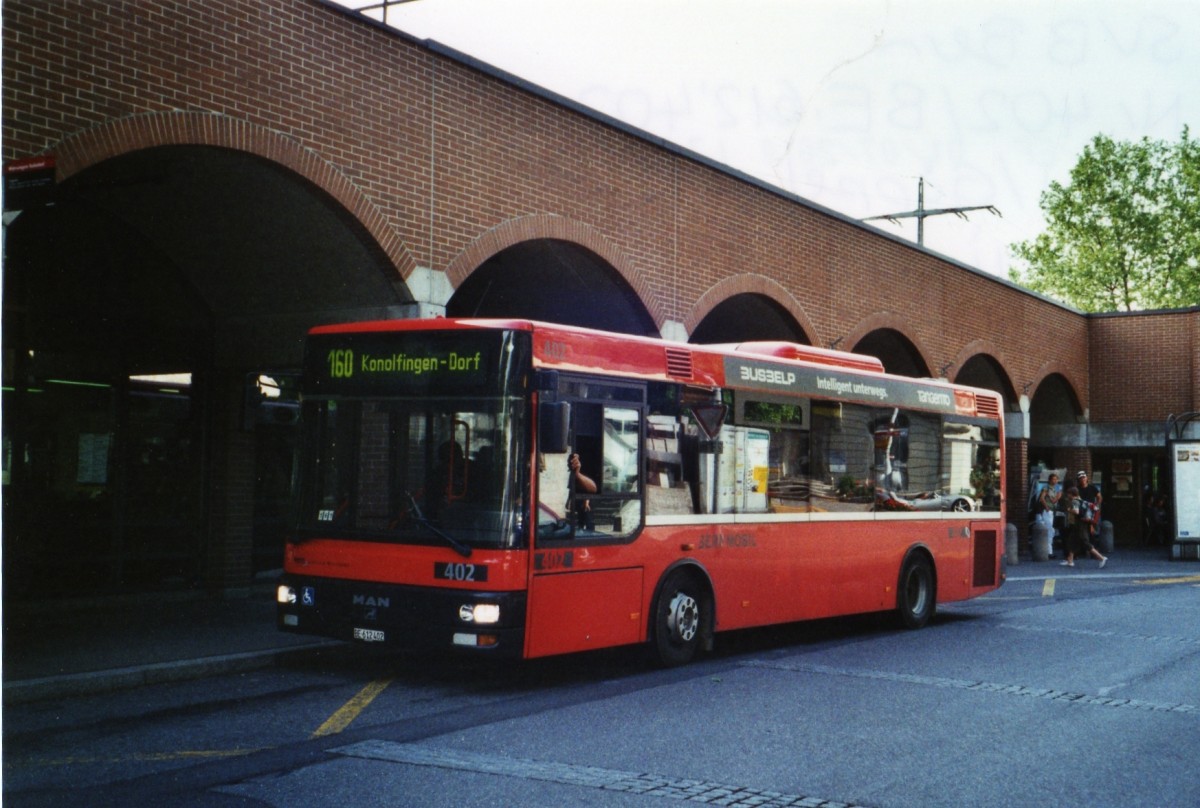 (126'829) - Bernmobil, Bern - Nr. 402/BE 612'402 - MAN/Gppel am 9. Juni 2010 beim Bahnhof Mnsingen