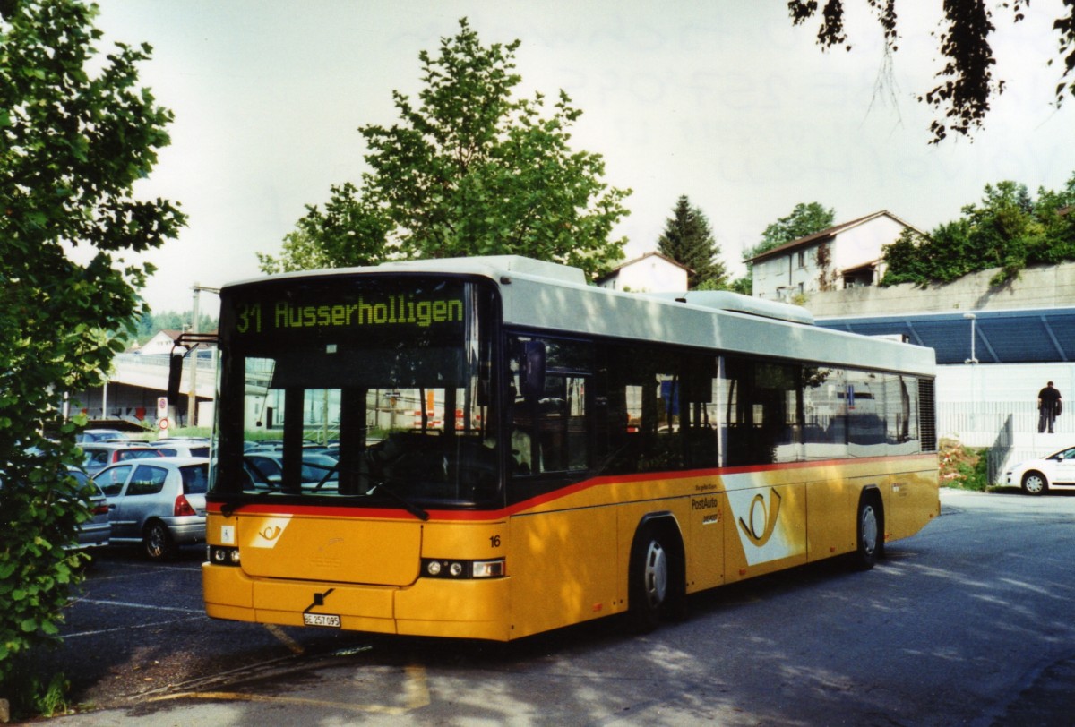 (126'920) - Steiner, Ortschwaben - Nr. 16/BE 257'095 - Volvo/Hess am 14. Juni 2010 beim Bahnhof Niederwangen