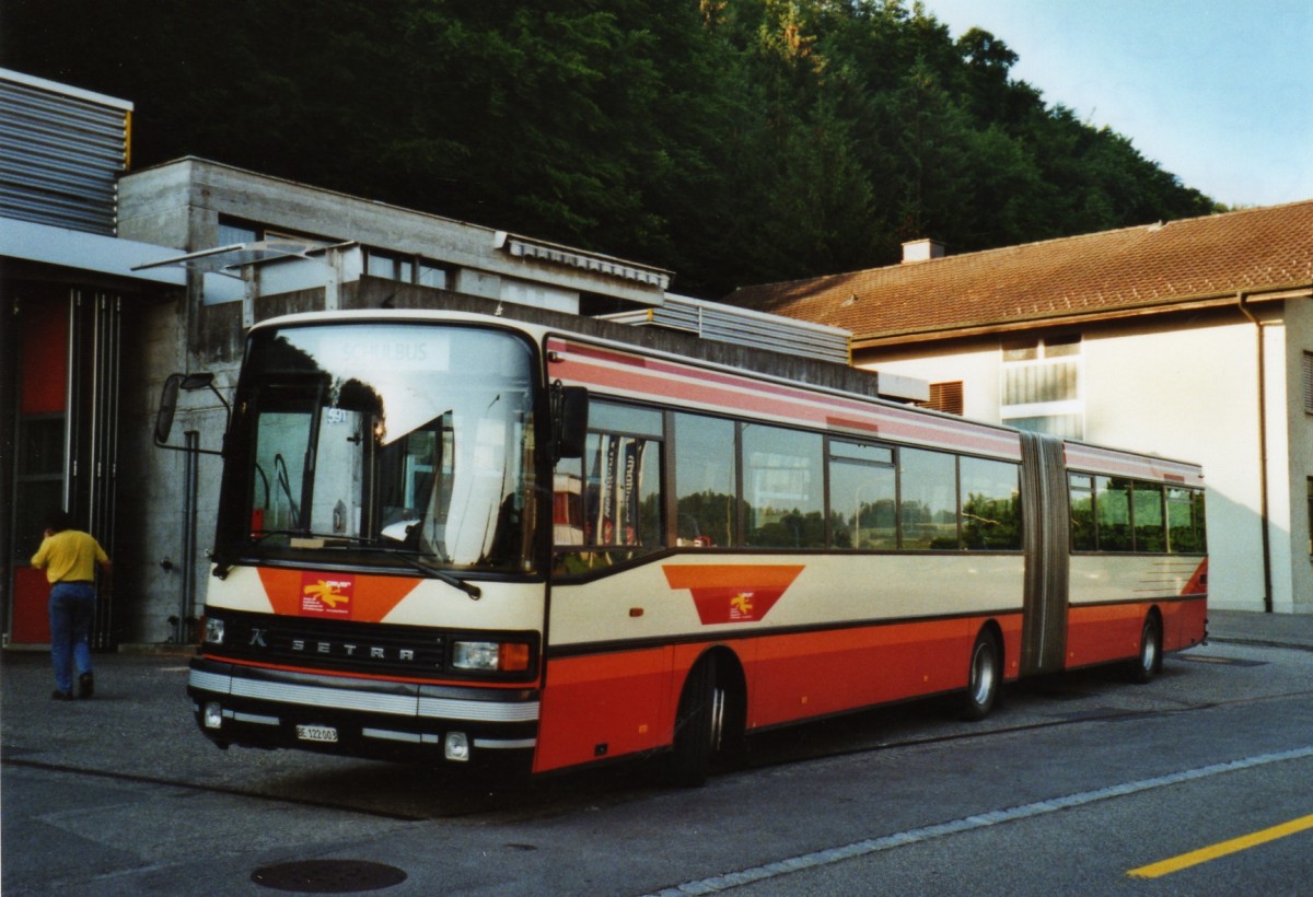 (127'335) - Peyer, Niederwangen - BE 122'003 - Setra (ex TRAVYS Yverdon; ex TPYG Yverdon) am 28. Juni 2010 in Niederwangen, Garage