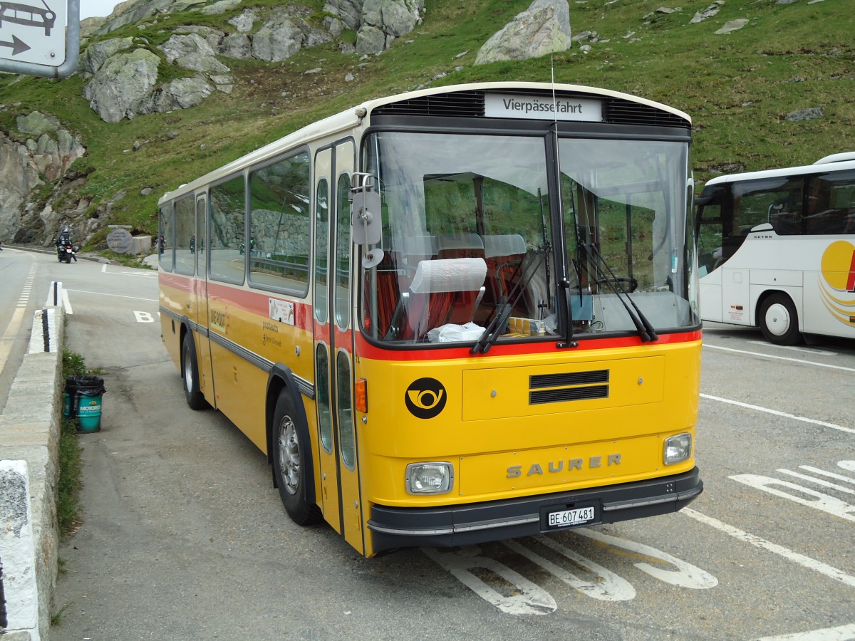 (127'543) - AVG Meiringen - Nr. 74/BE 607'481 - Saurer/R&J (ex P 24'357) am 4. Juli 2010 in Grimsel, Rest. Grimselblick