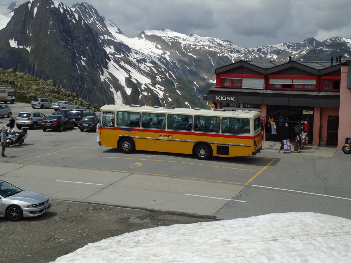 (127'559) - AVG Meiringen - Nr. 74/BE 607'481 - Saurer/R&J (ex P 24'357) am 4. Juli 2010 in Nufenen, Passhhe