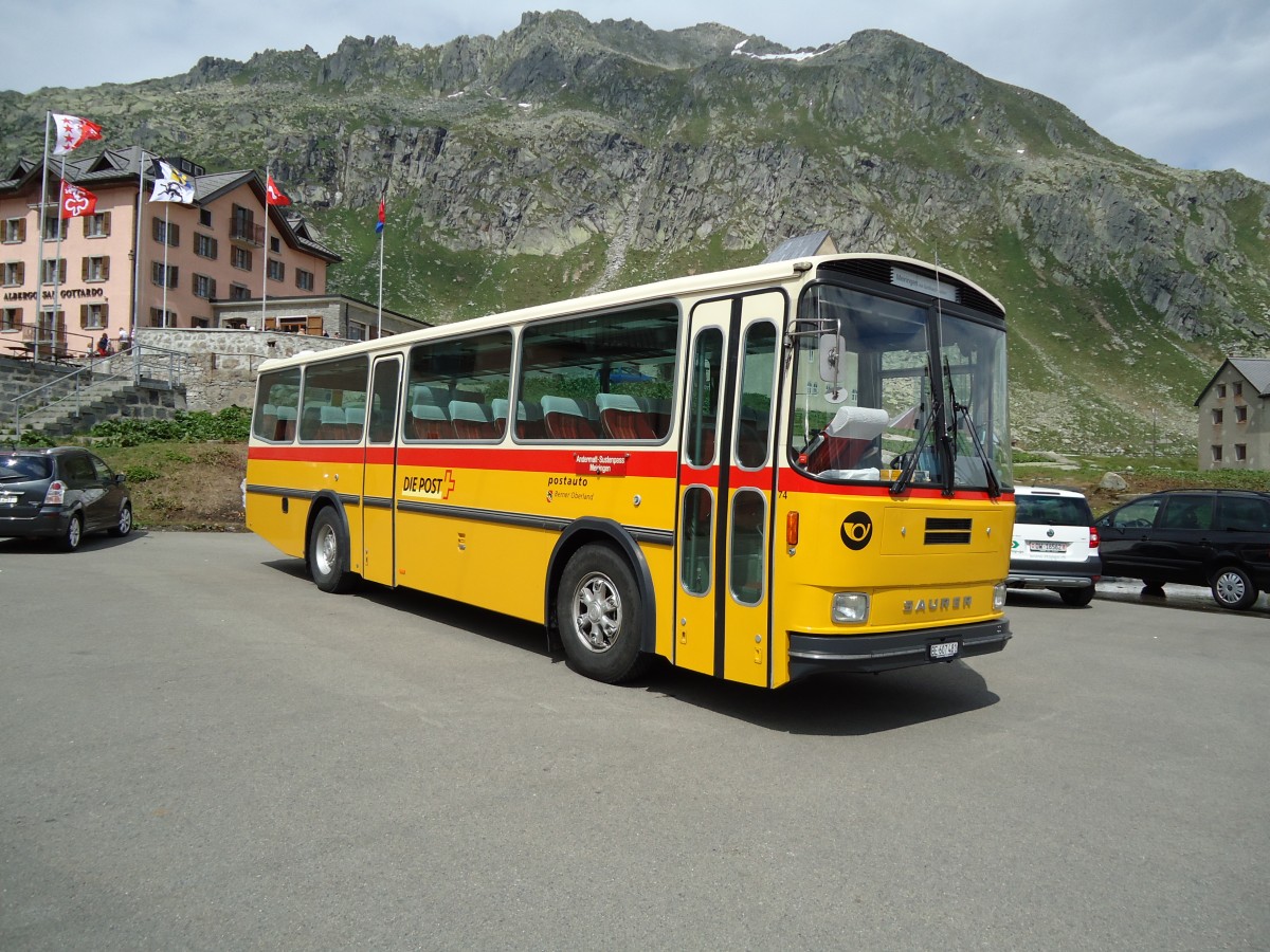 (127'594) - AVG Meiringen - Nr. 74/BE 607'481 - Saurer/R&J (ex P 24'357) am 4. Juli 2010 in Gotthard, Passhhe