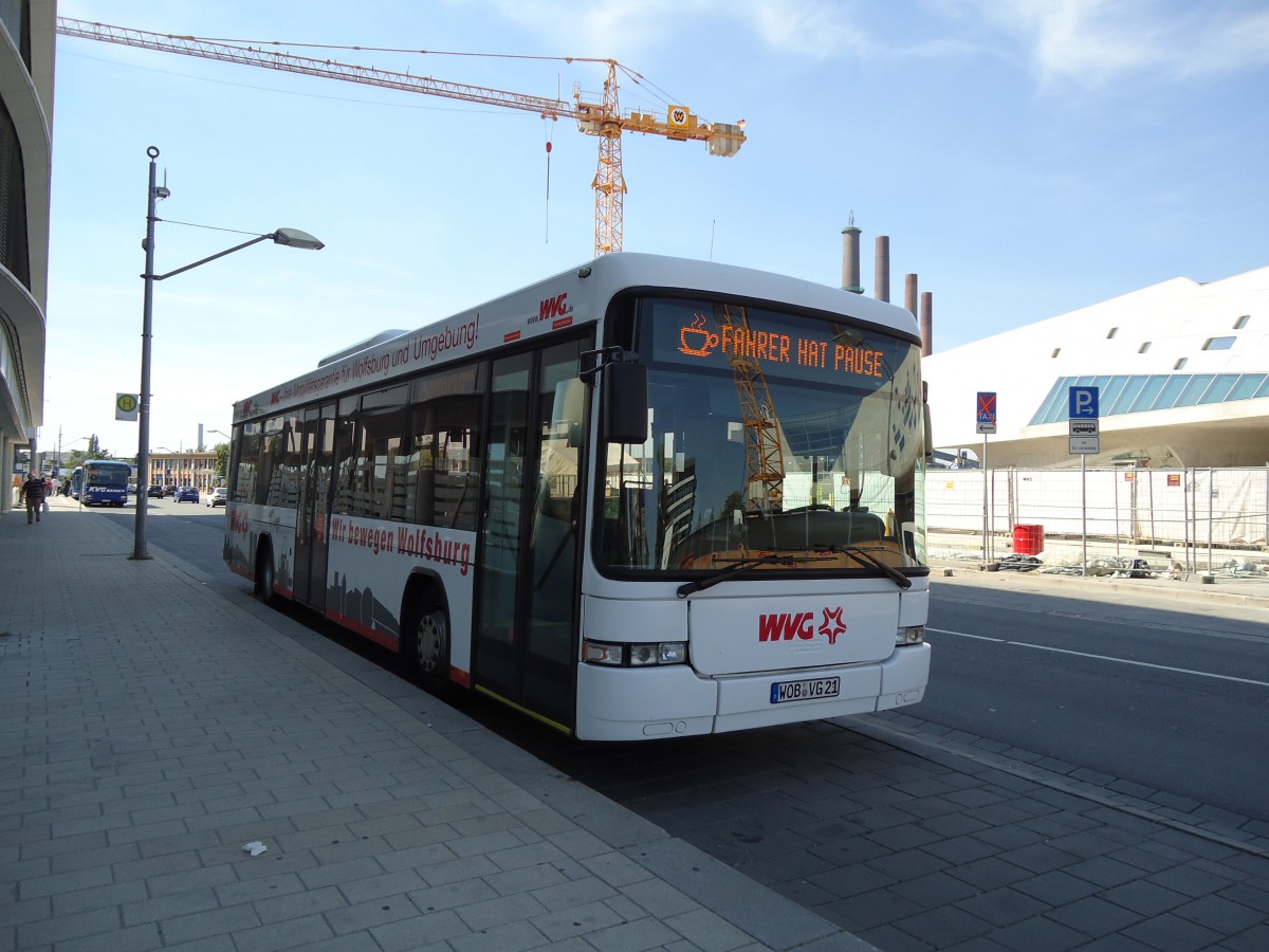 (127'749) - WVG Wolfsburg - Nr. 421/WOB-VG 21 - Scania/Hess am 8. Juli 2010 beim Hauptbahnhof Wolfsburg