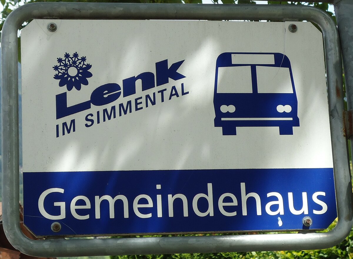 (128'052) - AFA-Haltestellenschild - Lenk, Gemeindehaus - am 25. Juli 2010