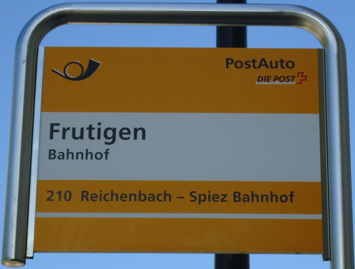 (128'166) - PostAuto-Haltestellenschild - Frutigen, Bahnhof - am 1. August 2010