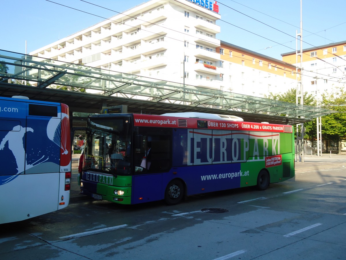 (128'308) - Albus, Salzburg - Nr. L1041/S 154 JX - MAN am 8. August 2010 beim Bahnhof Salzburg