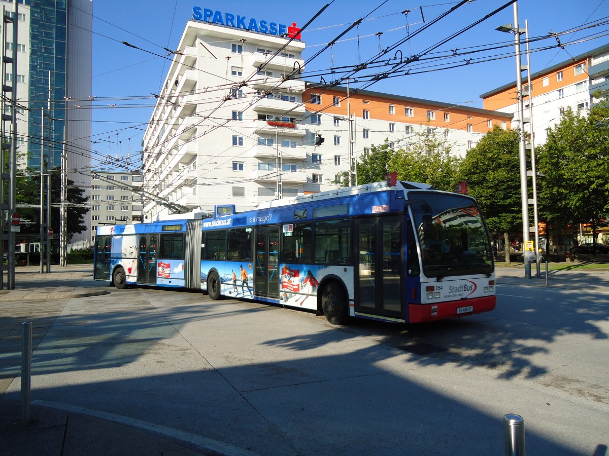 (128'312) - StadtBus, Salzburg - Nr. 264/S 468 IP - Van Hool Gelenktrolleybus (ex Nr. 0264) am 8. August 2010 beim Bahnhof Salzburg