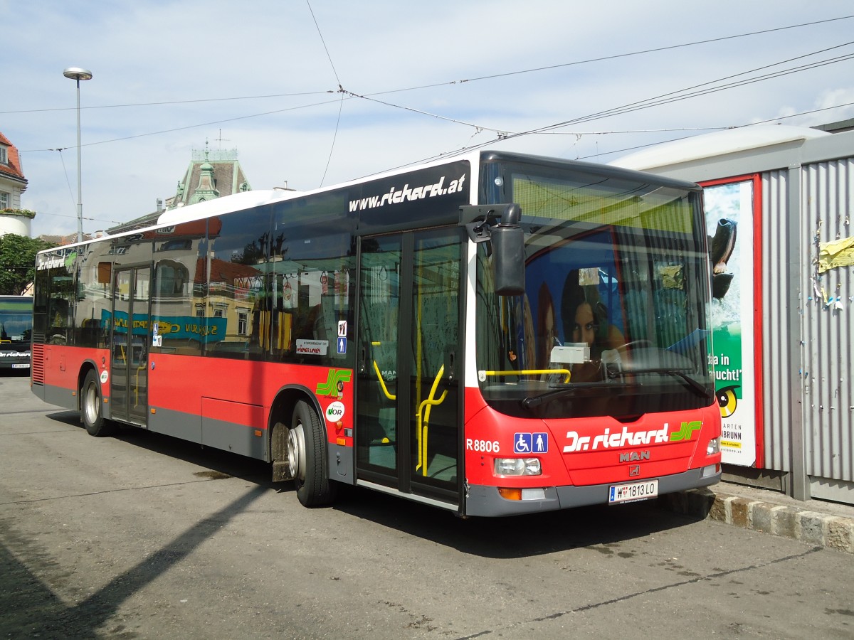 (128'352) - Dr. Richard - Nr. R8806/W 1813 LO - MAN am 8. August 2010 in Wien-Hietzing, Kennedybrcke