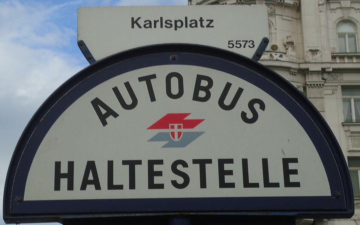 (128'371) - Wiener Linien-Haltestellenschild - Wien, Karlsplatz - am 9. August 2010