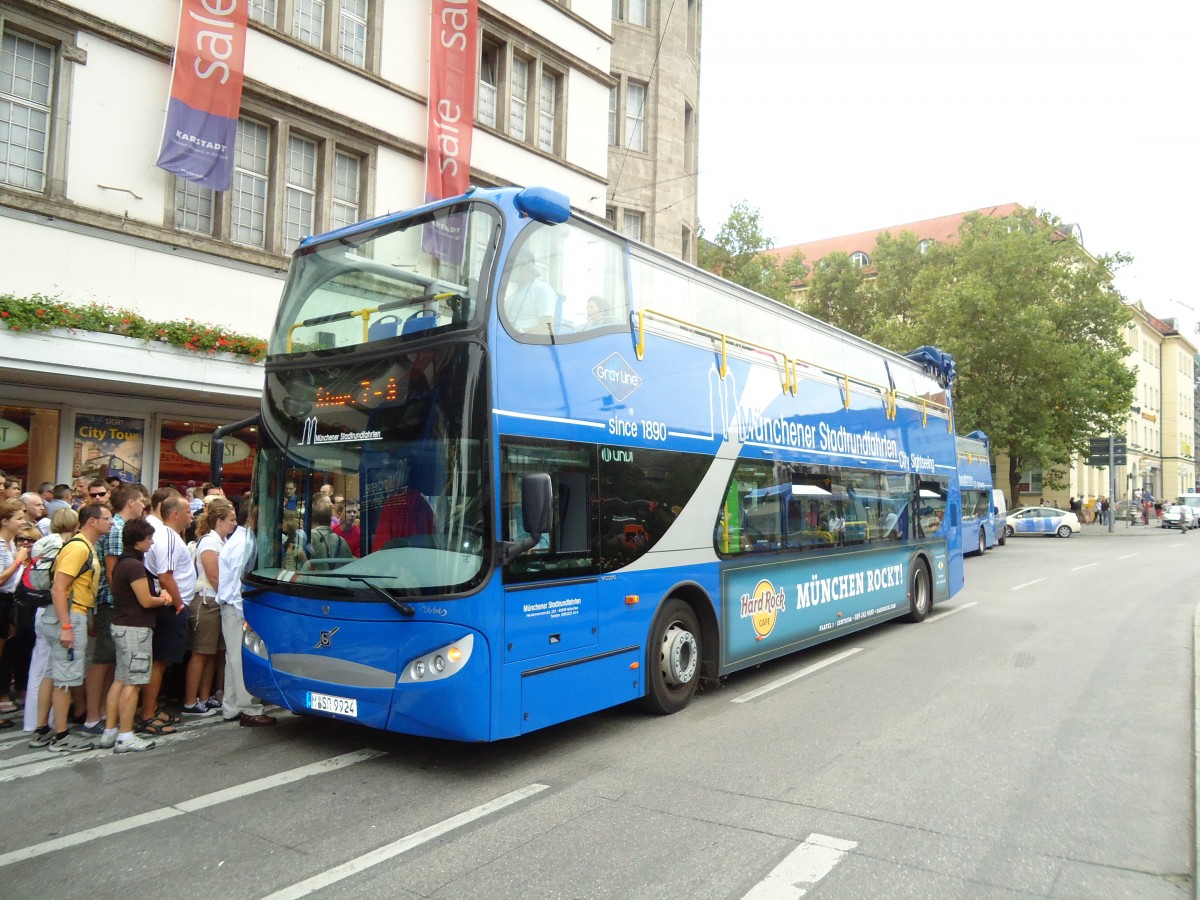 (128'612) - Mnchener Stadtrundfahrten, Mnchen - M-SR 9224 - Volvo/UNVI am 11. August 2010 beim Hauptbahnhof Mnchen