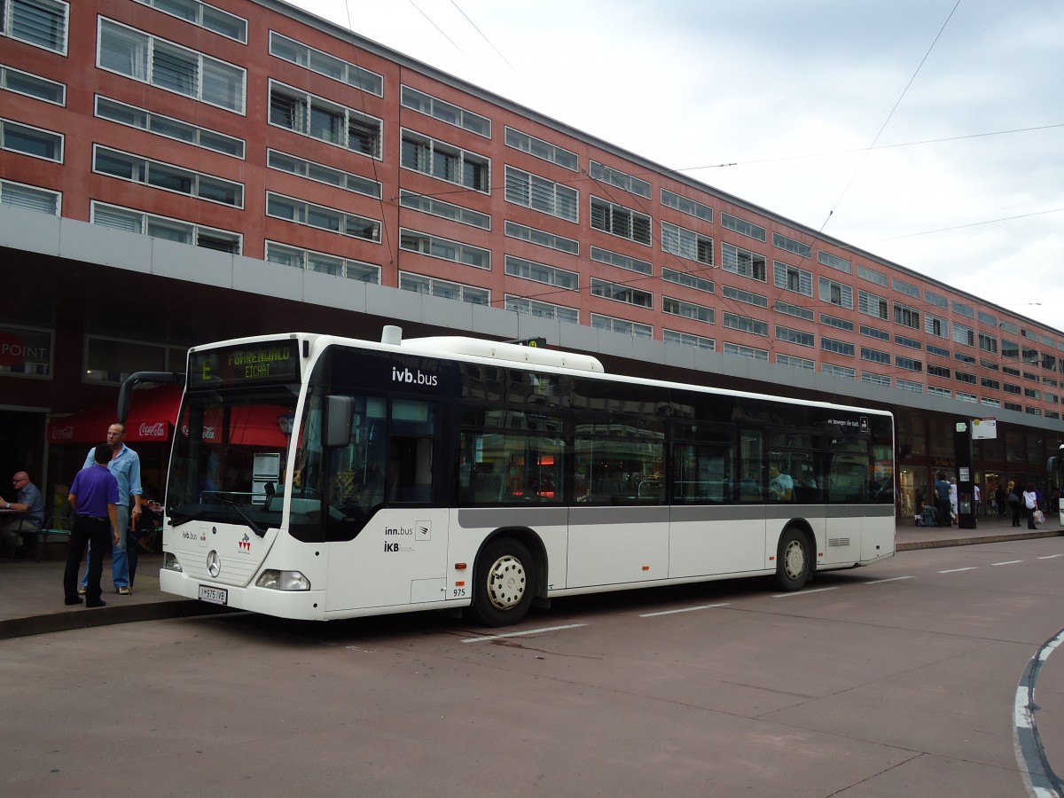 (128'637) - IVB Innsbruck - Nr. 975/I 975 IVB - Mercedes am 11. August 2010 beim Bahnhof Innsbruck