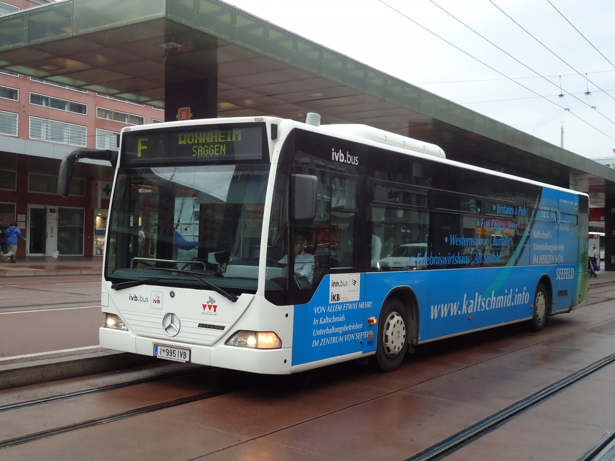 (128'652) - IVB Innsbruck - Nr. 995/I 995 IVB - Mercedes am 11. August 2010 beim Bahnhof Innsbruck