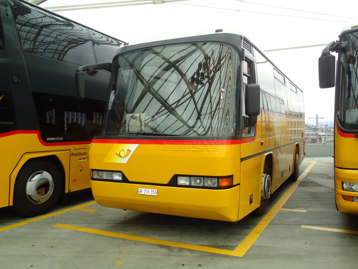 (128'697) - PostAuto Graubnden - GR 159'350 - Neoplan (ex P 23'712) am 13. August 2010 in Chur, Postautostation