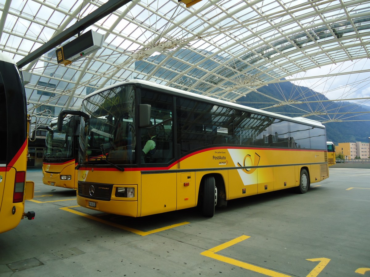 (128'722) - PostAuto Graubnden - GR 101'652 - Mercedes am 13. August 2010 in Chur, Postautostation