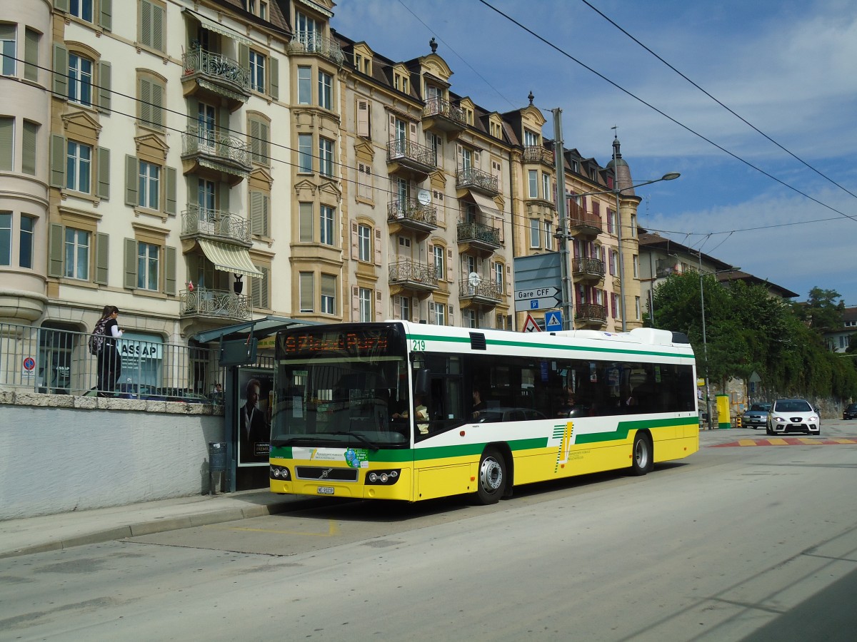 (129'584) - TN Neuchtel - Nr. 219/NE 93'219 - Volvo am 6. September 2010 beim Bahnhof Neuchtel