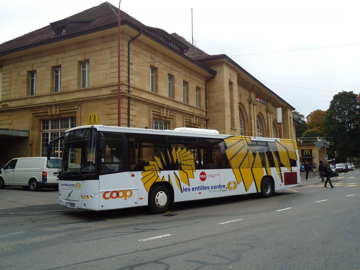 (130'171) - VR La Chaux-de-Fonds - Nr. 271/NE 114'471 - Volvo am 4. Oktober 2010 beim Bahnhof La Chaux-de-Fonds