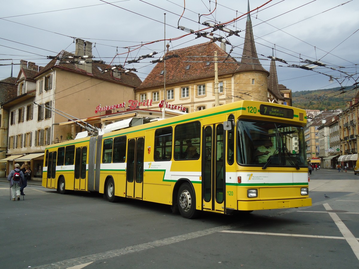 (130'209) - TN Neuchtel - Nr. 120 - NAW/Hess Gelenktrolleybus am 4. Oktober 2010 in Neuchtel, Place Pury