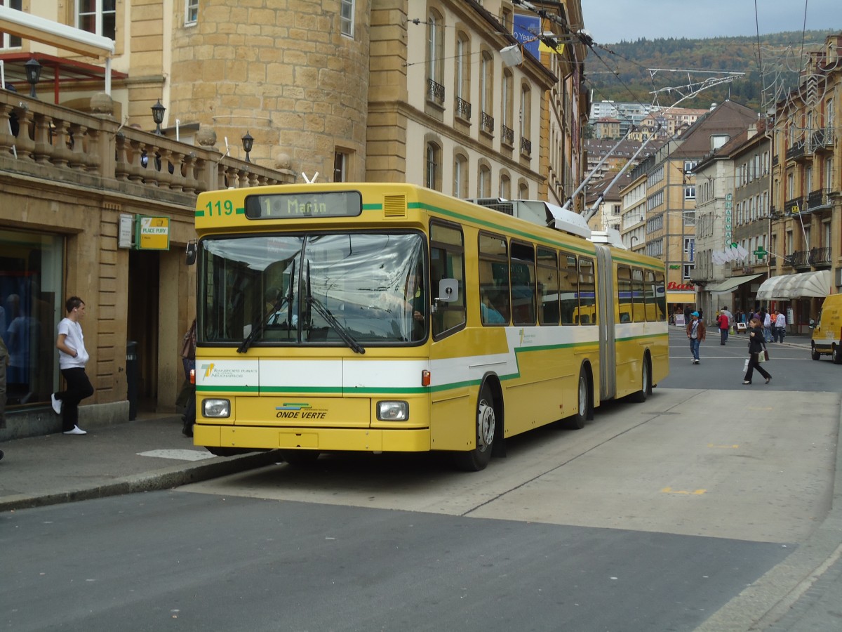 (130'212) - TN Neuchtel - Nr. 119 - NAW/Hess Gelenktrolleybus am 4. Oktober 2010 in Neuchtel, Place Pury