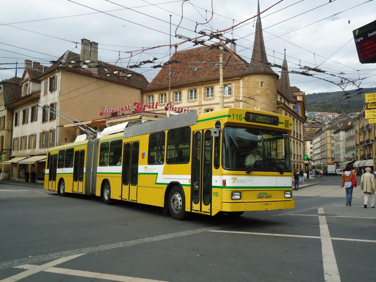 (130'221) - TN Neuchtel - Nr. 116 - NAW/Hess Gelenktrolleybus am 4. Oktober 2010 in Neuchtel, Place Pury