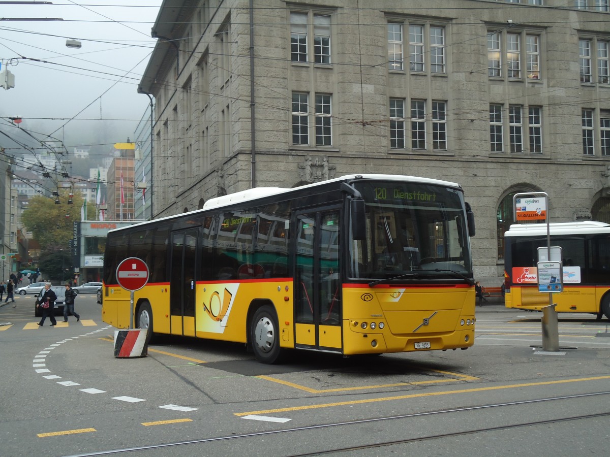 (130'429) - Casutt, Gossau - SG 4693 - Volvo am 13. Oktober 2010 beim Bahnhof St. Gallen