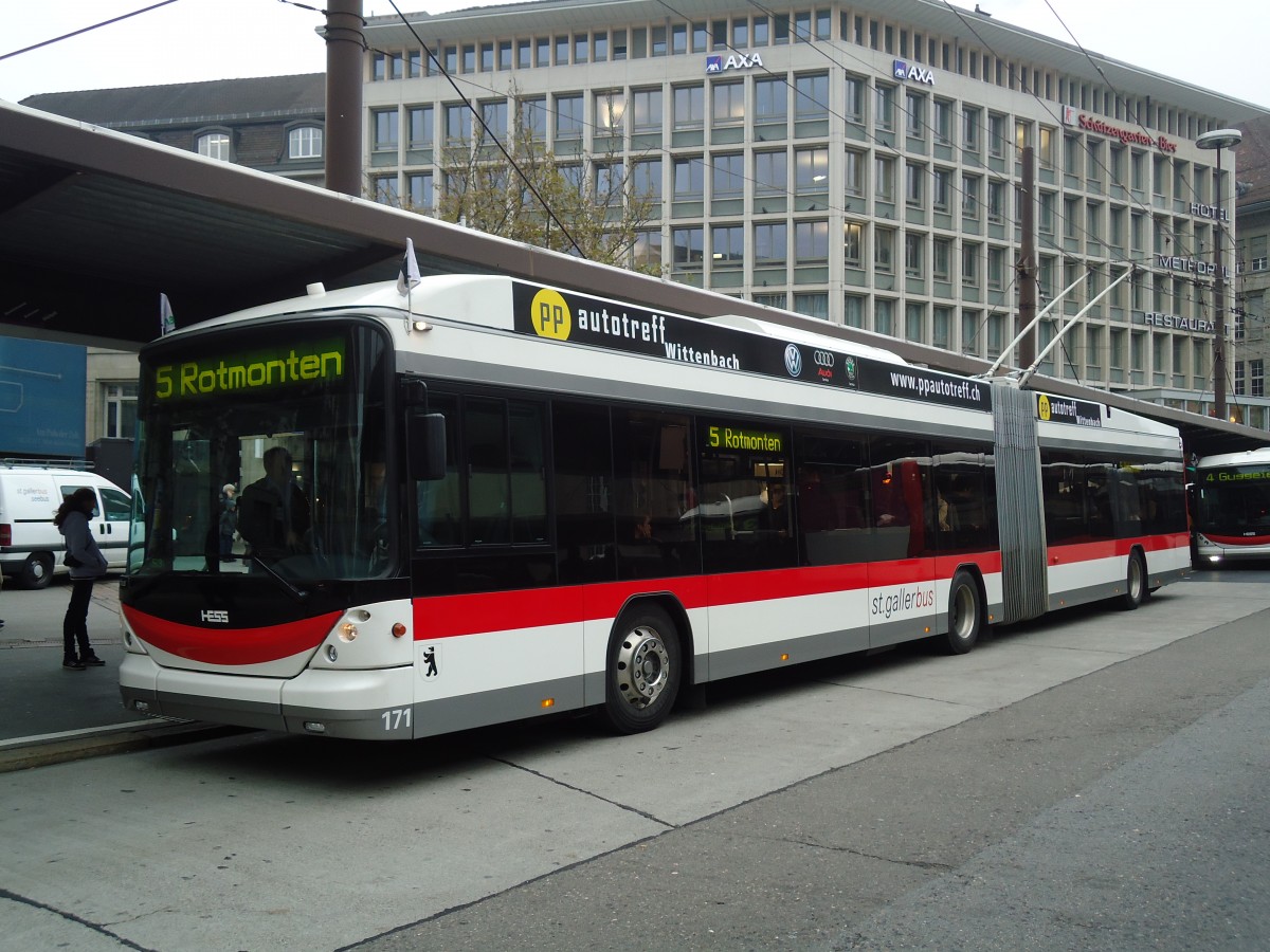 (130'435) - St. Gallerbus, St. Gallen - Nr. 171 - Hess/Hess Gelenktrolleybus am 13. Oktober 2010 beim Bahnhof St. Gallen