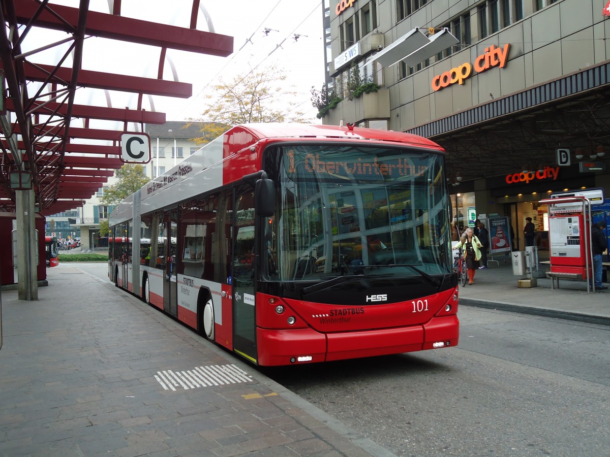 (130'450) - SW Winterthur - Nr. 101 - Hess/Hess Gelenktrolleybus am 13. Oktober 2010 beim Hauptbahnhof Winterthur