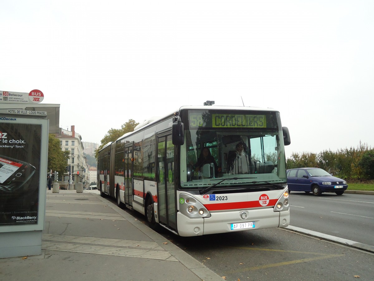 (130'473) - TCL Lyon - Nr. 2023/AP 097 PR - Irisbus am 14. Oktober 2010 in Lyon, Hotel de Ville - Louis Pradel