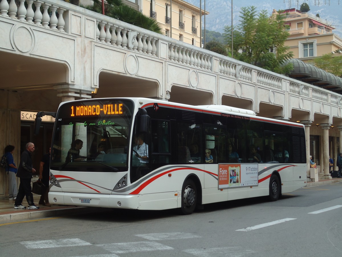 (130'648) - CAM Monaco - Nr. 142/6932 - Van Hool am 16. Oktober 2010 in Monaco, Casino