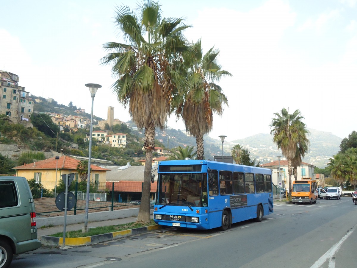 (130'697) - RT Imperia - Nr. 5081/AC-834 DY - MAN/De Simon am 16. Oktober 2010 in Ventimiglia