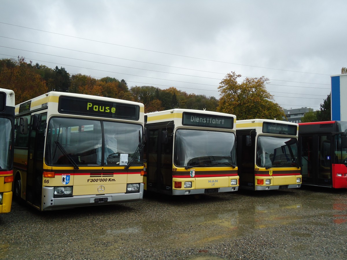 (130'764) - STI Thun - Nr. 66 - Mercedes + Nr. 68 + 69 - MAN am 24. Oktober 2010 in Kloten, EvoBus