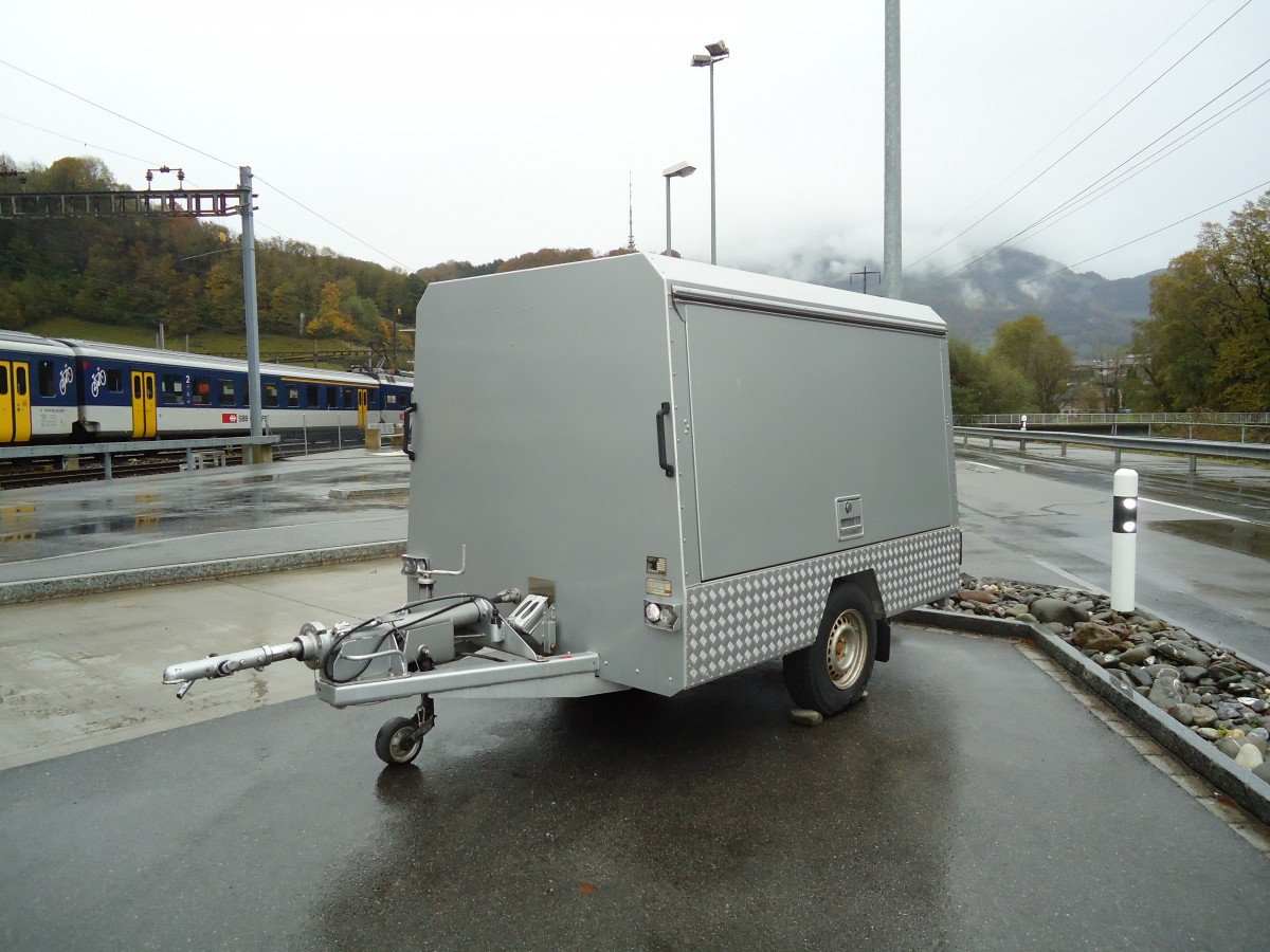 (130'781) - Niederer, Filzbach - GL 32'064 - Zbinden Gepckanhnger (ex P 31'228) am 24. Oktober 2010 beim Bahnhof Ziegelbrcke