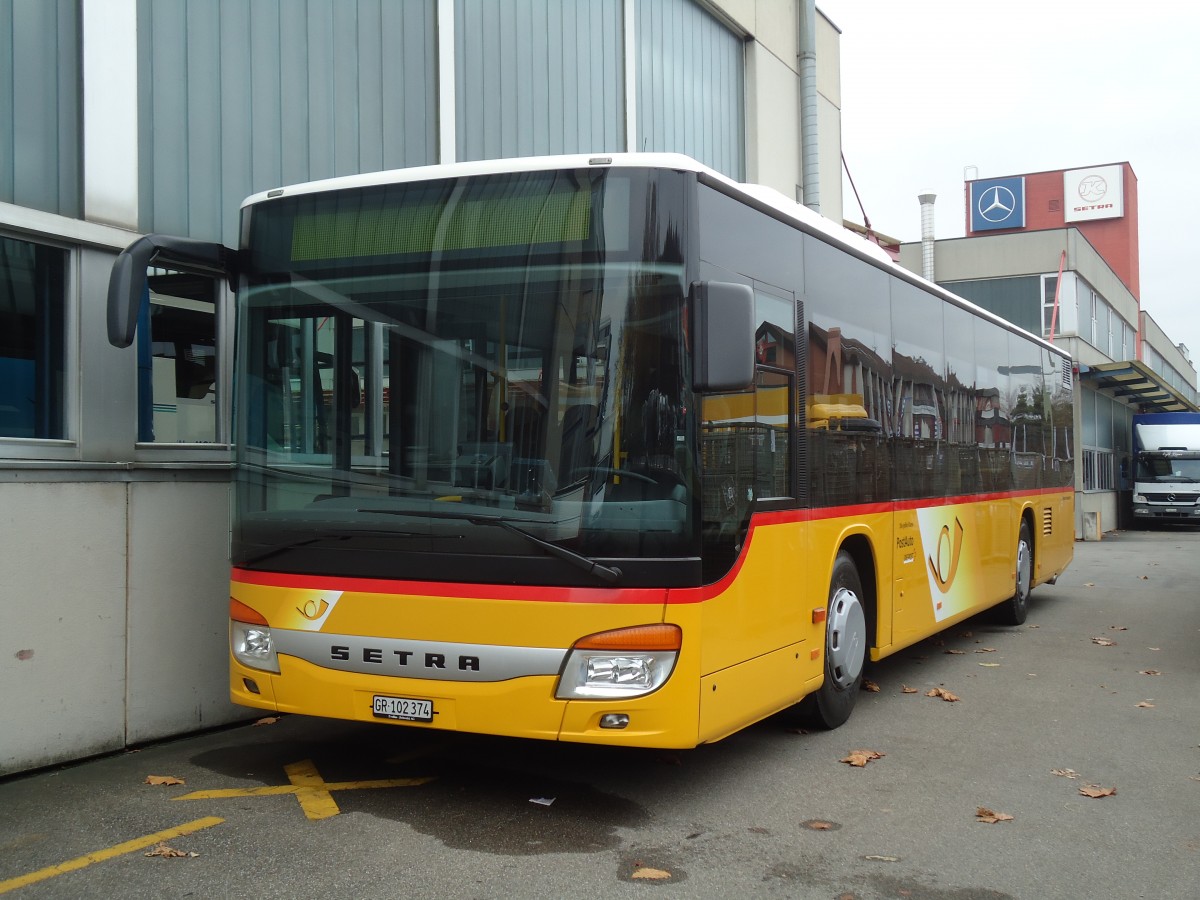 (131'033) - PostAuto Graubnden - GR 102'374 - Setra am 17. November 2010 in Kloten, EvoBus