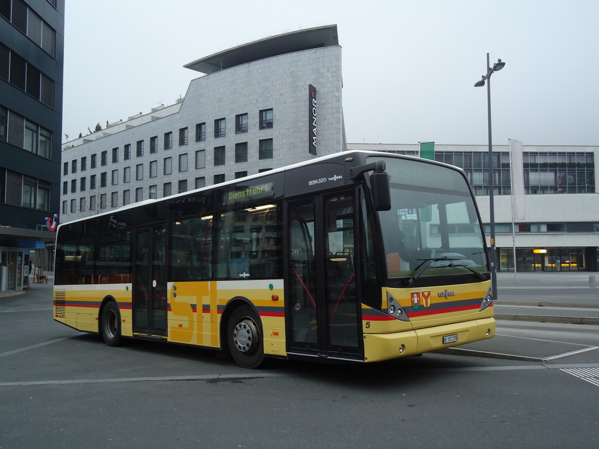 (131'071) - STI Thun - Nr. 5/BE 102'205 - Van Hool (ex Moser, Teuffenthal; ex Burri, Teuffenthal) am 21. November 2010 beim Bahnhof Thun